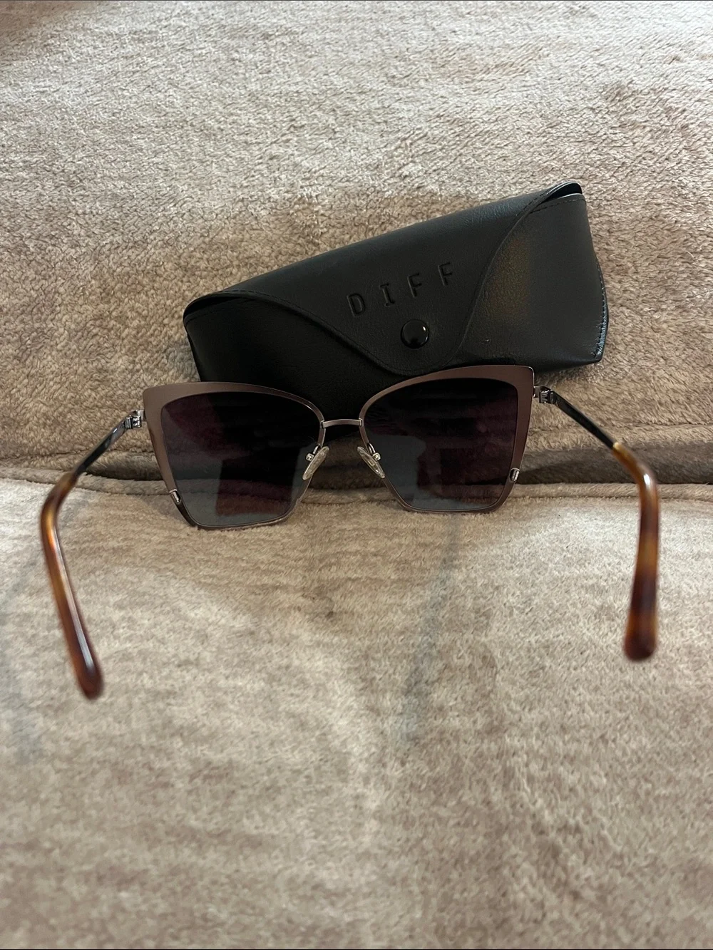 DIFF Eyewear Becky Cat Eye Sunglasses
